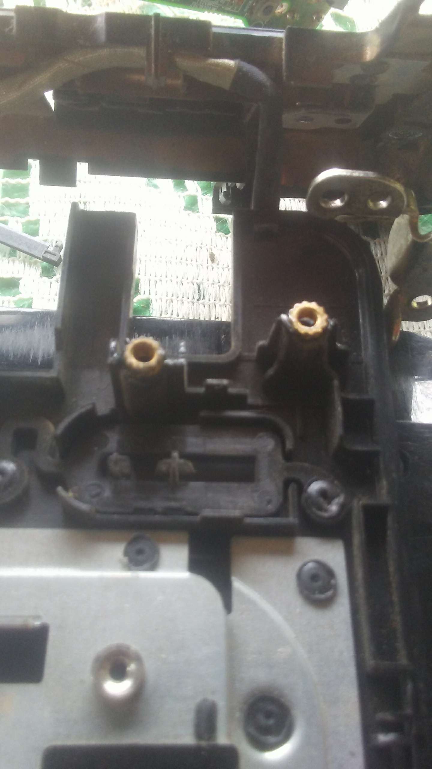 Semi-broken screw posts